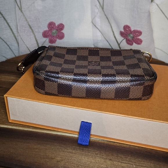 BUNDLE Mini Pochette Accessories and 6Key Multicles Wallet Louis Vuitton - Picture 11 of 14